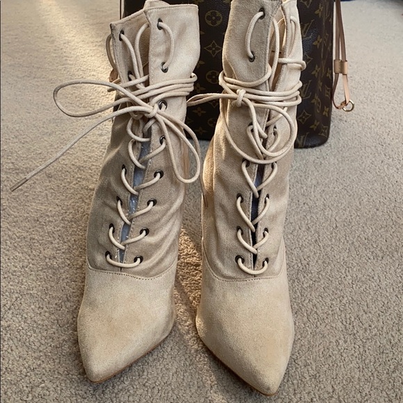 Lace up ankle booties (Size: US 5) - Picture 2 of 4